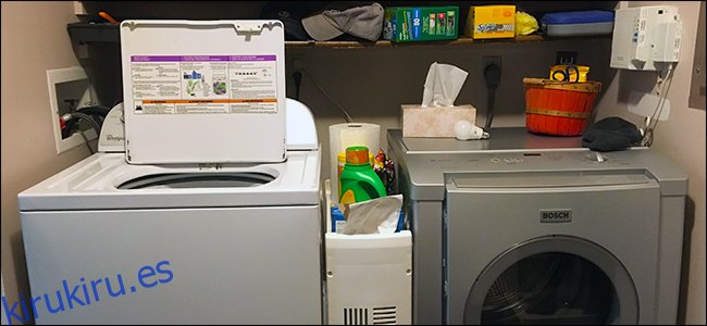 lavadora y secadora conectadas a enchufes inteligentes