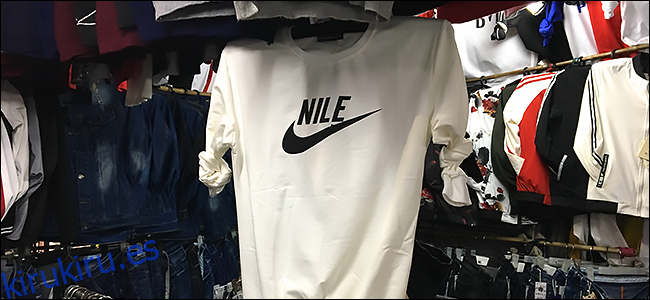 Una camiseta Nike de imitación.  dice 