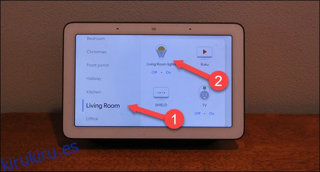 Diálogo de salas de Google Home con flechas que apuntan a las salas de estar y las luces.