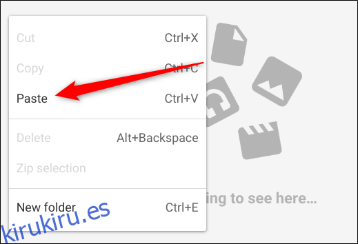 Navegue a una carpeta donde desea almacenar estos archivos en su Chromebook a través de la aplicación Archivos, haga clic con el botón derecho y luego haga clic en Pegar en el menú contextual