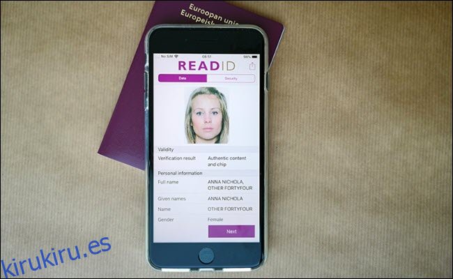 Aplicación ReadID que muestra un pasaporte digitalizado en iPhone.