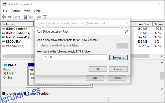 Montaje de una unidad en una carpeta NTFS vacía en Windows 10.