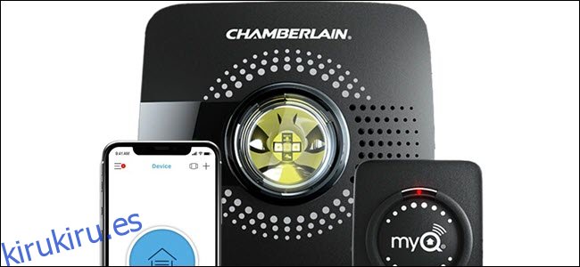 Puente Chamberlain MyQ Garage Hub, sensor de puerta y aplicación de teléfono.