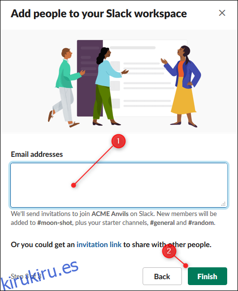 La opción para ingresar las direcciones de correo electrónico de las personas a invitar y el botón Finalizar.