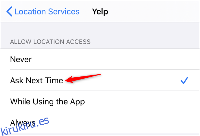 Permisos de ubicación de iPhone que muestran la aplicación Yelp configurada para Preguntar la próxima vez.