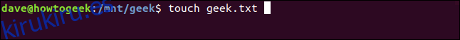 toque geek.txt en una ventana de terminal