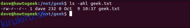 ls -ahl geek.txt en una ventana de terminal