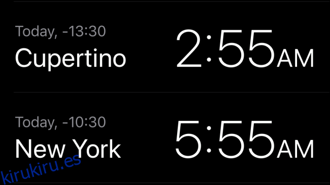 La hora local en Cupertino y Nueva York en la aplicación Reloj.