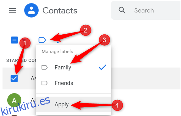 Agrega contactos a un grupo existente.  Haga clic en el contacto, haga clic en el icono de etiqueta azul, seleccione el grupo y luego haga clic en 
