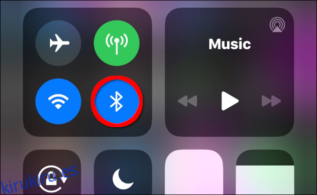Toque el botón de Bluetooth en su iPhone para habilitarlo.