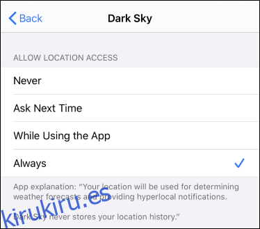 Las opciones de acceso a la ubicación para Dark Sky en la configuración de iOS 13.
