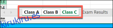Tres hojas de trabajo seleccionadas en la parte inferior de una ventana de Excel.