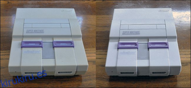 Una Super Nintendo amarillenta a la izquierda, y el mismo blanco brillante después de ser limpiada con Retr0bright a la derecha. 