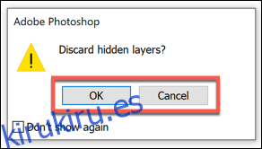 Si tiene capas ocultas mientras intenta aplanar una imagen en Photoshop, presione Aceptar para confirmar o Cancelar para detener el proceso