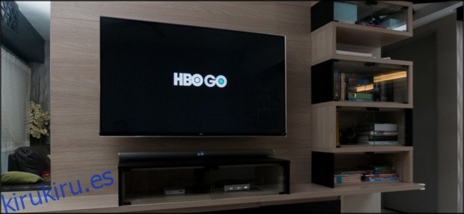 Logotipo de HBO Go en un televisor de pantalla grande.