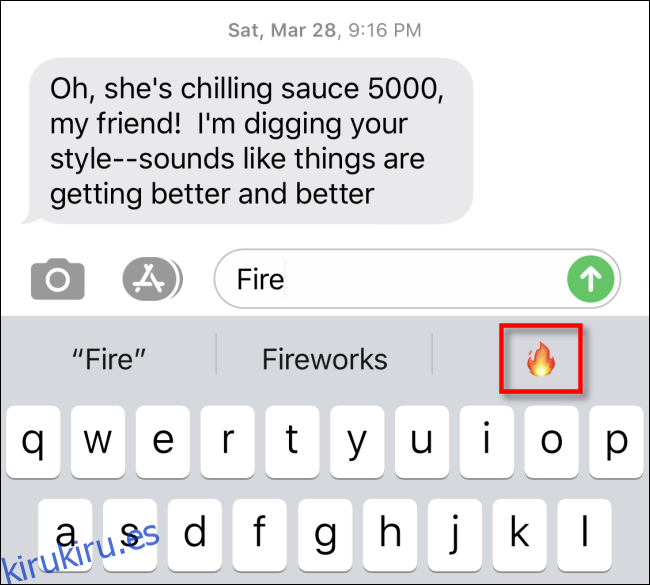 Toque el emoji en el área de texto predictivo para insertarlo en Apple Messages