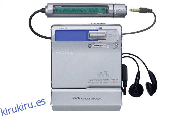 Un Walkman MiniDisc NetMD portátil Sony MZN1.