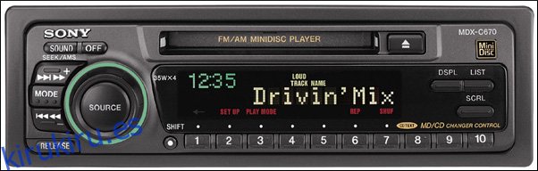 Un estéreo de coche Sony MDX-C670 MiniDisc.