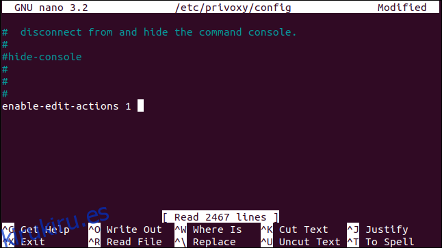 Añadiendo la línea enable-edit-actions 1 al archivo de configuración de Privoxy en nano, en una ventana de terminal.