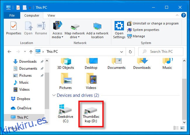 En esta PC, ubique su memoria USB en el Explorador de archivos de Windows 10.