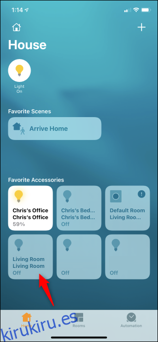 Mantener presionado un mosaico de accesorios en la aplicación Apple Home.