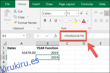 Una fórmula de Excel que utiliza la función AÑO, extrayendo un año de un número de serie de 5 dígitos a partir del 1 de enero de 1900.