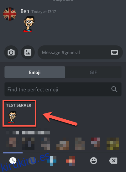 Toque el emoji personalizado en la categoría de su servidor.