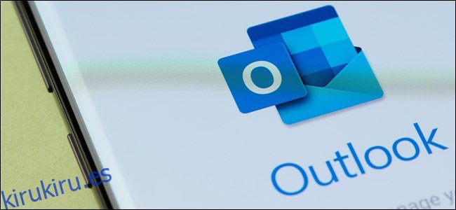 El icono de Outlook en un teléfono inteligente Android.