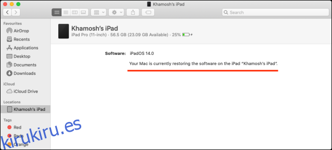 La barra de progreso de restauración para un iPad en una Mac.