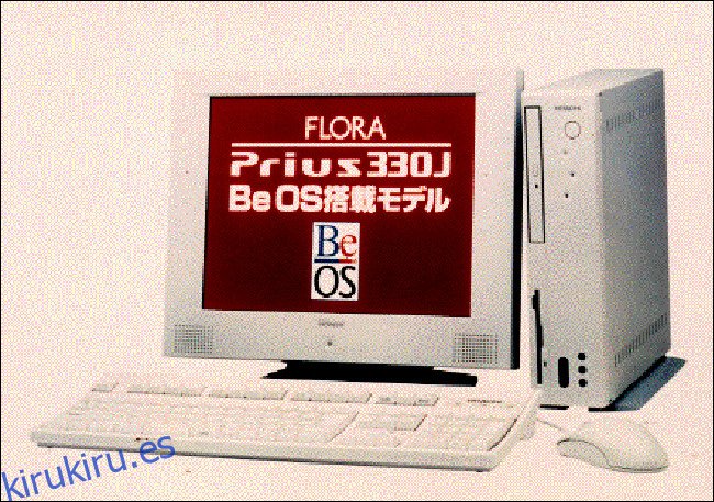 Una computadora de escritorio Hitachi FLORA Prius 330J.