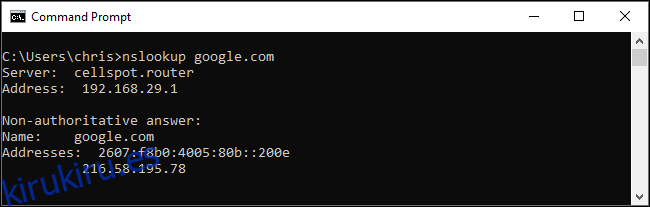 Realización de una búsqueda de DNS con el comando nslookup en Windows 10.