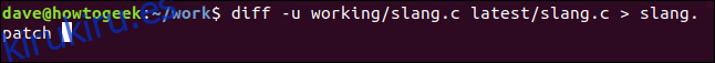 diff -u working / slang.c latest / slang.c> slang.patch in a terminal window ”width =” 646 ″ height = ”57 ″ onload =” pagespeed.lazyLoadImages.loadIfVisibleAndMaybeBeacon (this); ”  onerror = ”this.onerror = null; pagespeed.lazyLoadImages.loadIfVisibleAndMaybeBeacon (this);”> </p>
<p> El nombre del archivo de parche es arbitrario.  Puedes llamarlo como quieras.  Darle una extensión «.patch» es una buena idea;  sin embargo, ya que deja claro qué tipo de archivo es. </p>
<p> Para hacer que el parche actúe sobre el archivo de parche y modificar el archivo de trabajo / slang.c, use el siguiente comando.  La opción -u (unificado) le permite al parche saber que el archivo del parche contiene líneas de contexto unificadas.  En otras palabras, usamos la opción -u con diff, por lo que usamos la opción -u con parche. </p>
<div style=