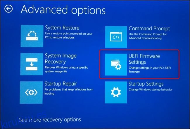 La opción de configuración de firmware UEFI en la pantalla de opciones de arranque avanzadas de Windows 10.