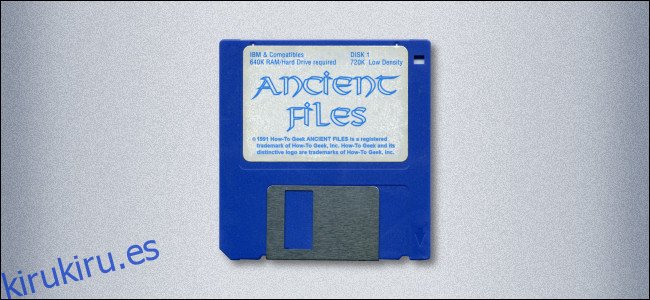Un disquete de 3,5 pulgadas etiquetado 