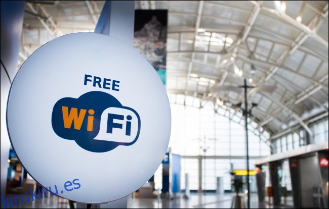 Una señal de Wi-Fi gratuita en un aeropuerto.