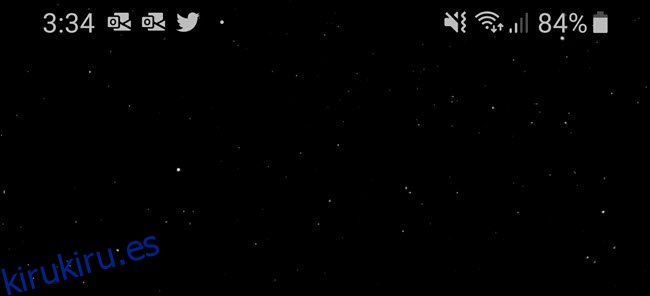 La barra superior de una pantalla de Android, que muestra un símbolo de Wi-Fi, la duración de la batería y otras notificaciones.