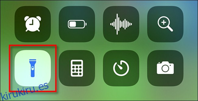 Toque el icono de la linterna en el Centro de control del iPhone para apagarlo.